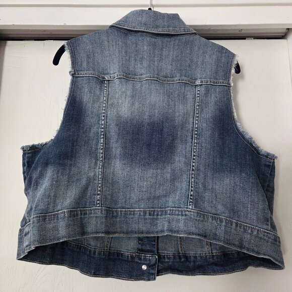Torrid Women’s Size 2 Denim Jean Vest Cropped Distressed Medium Wash - Picture 5 of 5